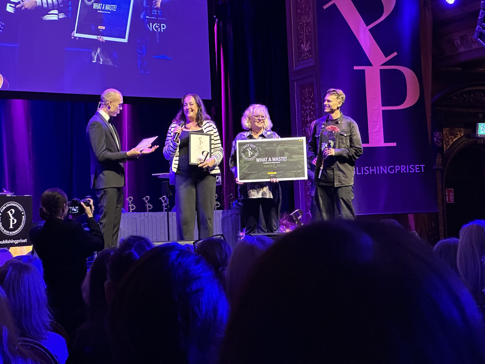 Ragn-Sells och Learnways tar emot guld för bästa utbildningssajt i Publishingpriset 2025